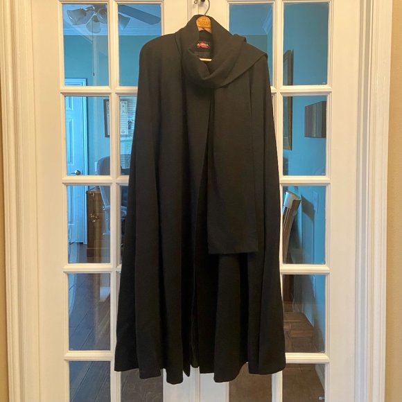 Black Wool Cape - Picture 1 of 4
